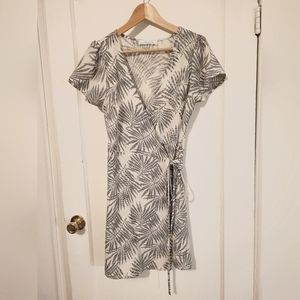 🎉MOVING SALE- EVERYTHING MUST GO BY 8/29!🎉 Fern Print Wrap Dress